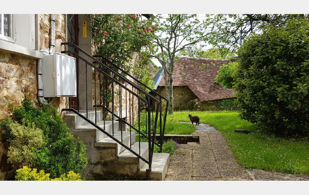 AGENCE IMMO COUR ET JARDIN : House | MONTGIBAUD (19210) | 65 m2 | 500 € 